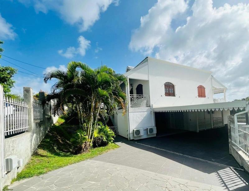 Maison - 400 m² - 10 pièces