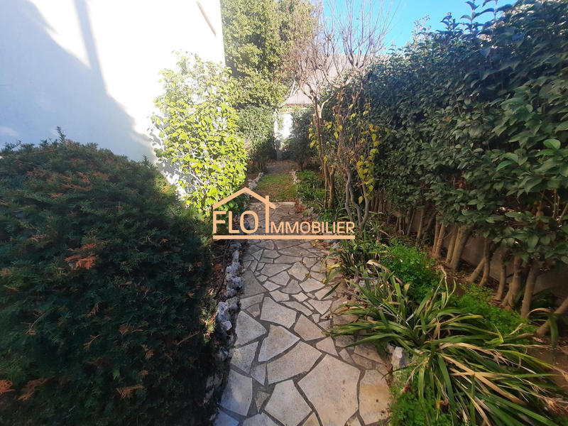 Maison - 180 m² - 8 pièces