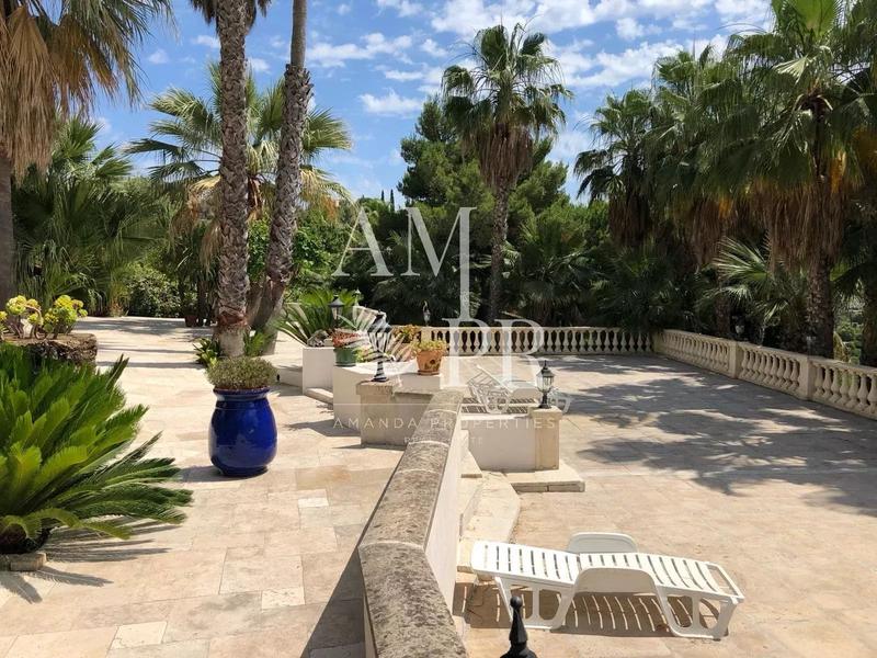 Villa - 518 m² - 10 pièces