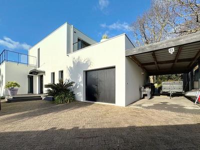 Maison - 213 m² - 5 pièces