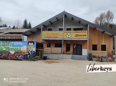 Local commercial - 681 m² - 4 pièces