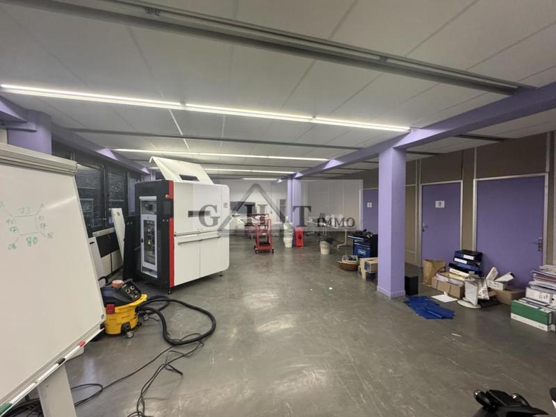 Entrepôt - 3 100 m²