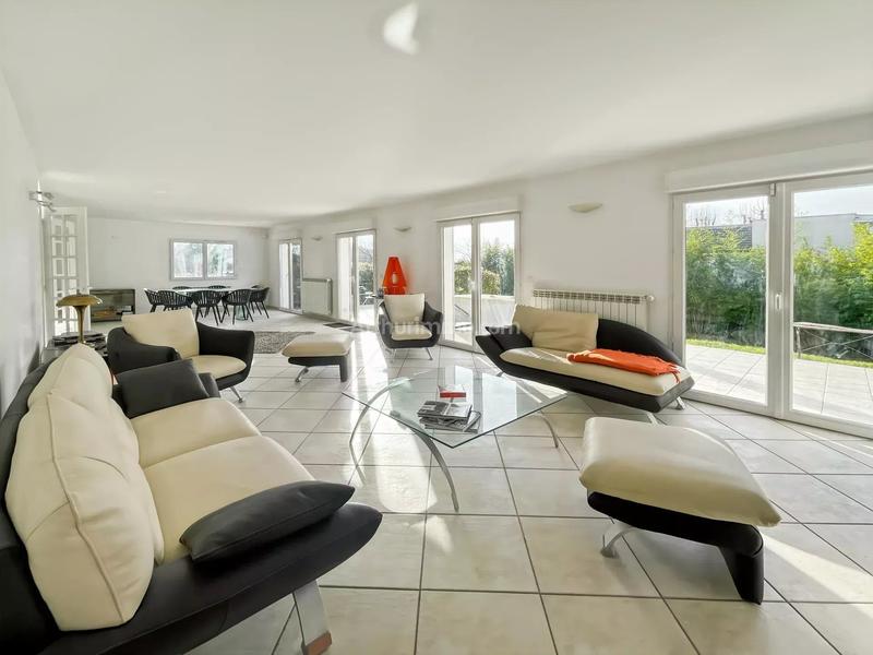 Maison - 183 m² - 7 pièces