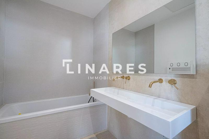 Maison - 230 m² - 5 pièces