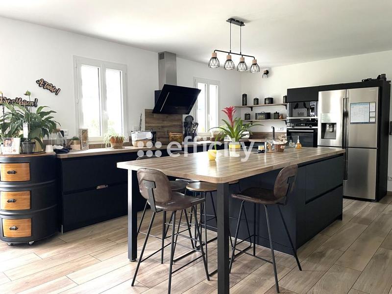 Maison - 169 m² - 8 pièces