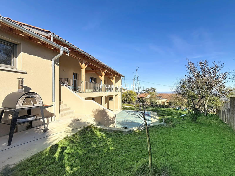 Maison - 210 m² - 9 pièces