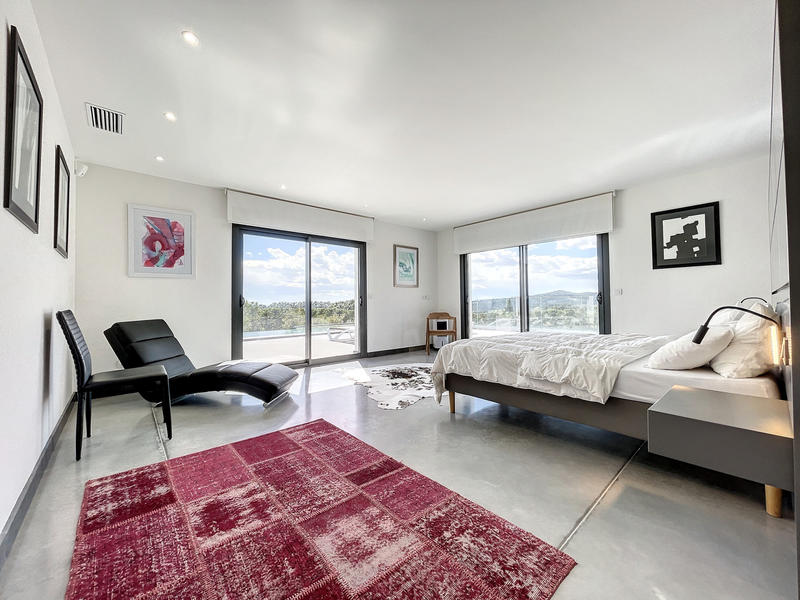 Villa - 300 m² - 6 pièces