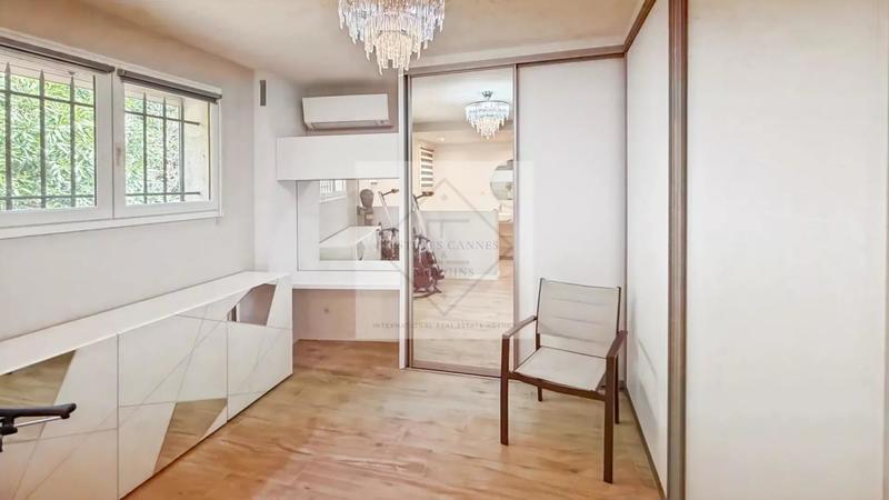 Villa - 220 m² - 5 pièces