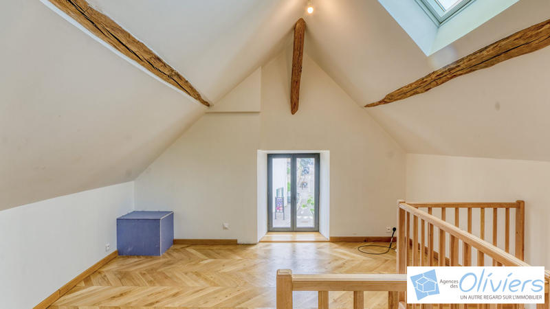 Maison - 229 m² - 9 pièces