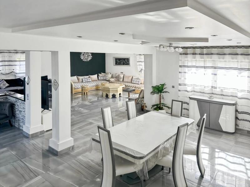 Maison - 210 m² - 7 pièces