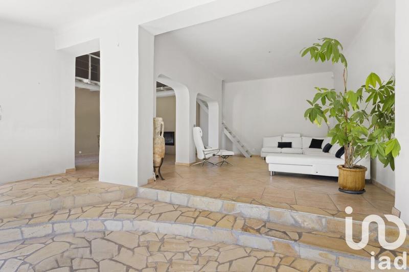 Maison - 220 m² - 5 pièces