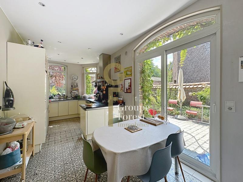 Maison - 250 m² - 8 pièces