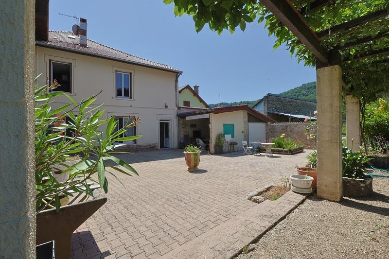 Maison de village - 257 m² - 9 pièces