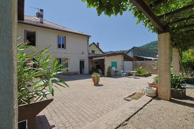 Maison de village - 257 m² - 9 pièces