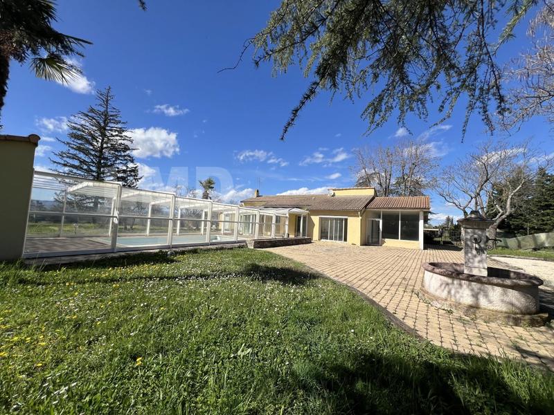 Maison - 230 m² - 13 pièces