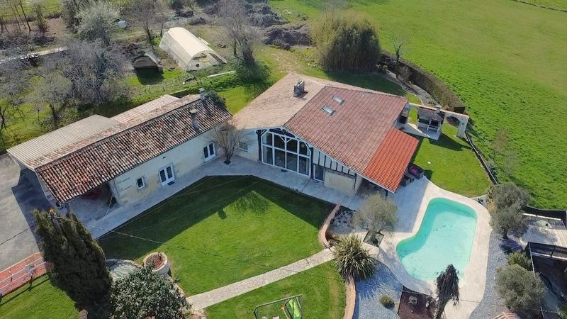 Maison - 222 m² - 10 pièces