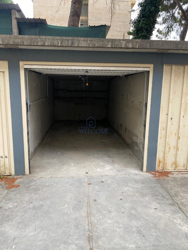 Parking / Garage - 14 m²