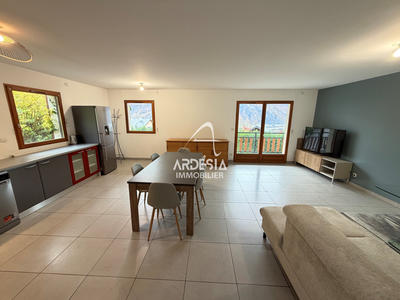 Appartement - 93 m² - 3 pièces