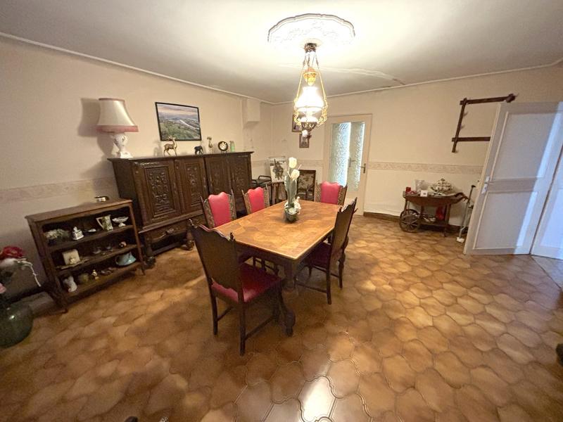 Maison - 240 m² - 5 pièces