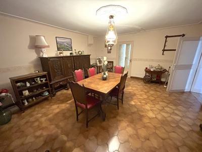 Maison - 240 m² - 5 pièces