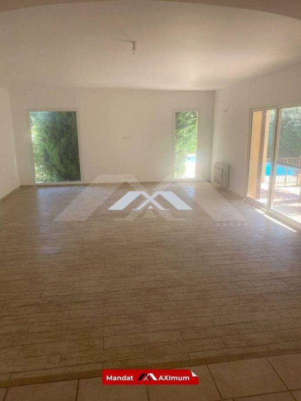 Maison - 202 m² - 6 pièces