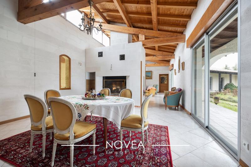 Villa - 396 m² - 6 pièces