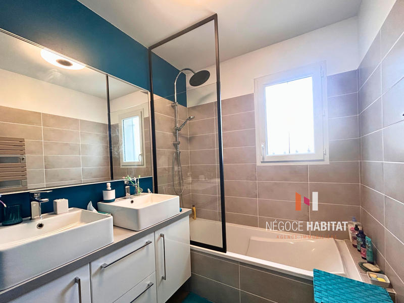 Villa - 100 m² - 5 pièces