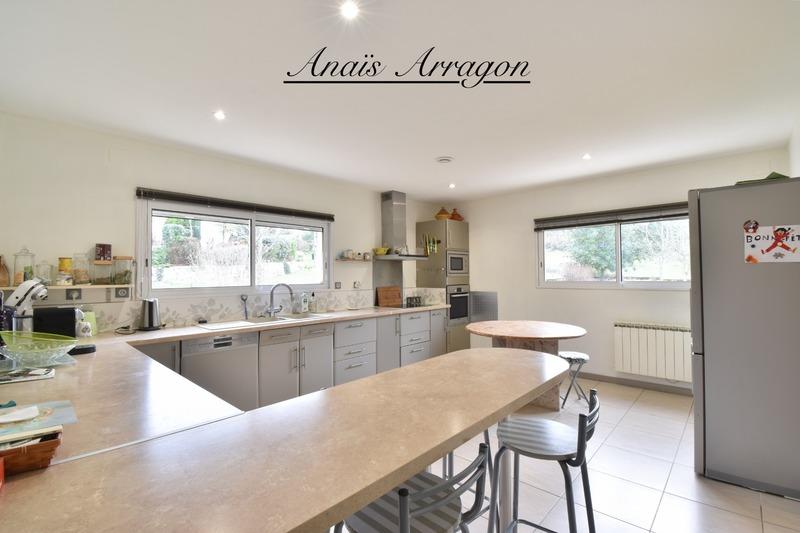 Maison - 230 m² - 6 pièces