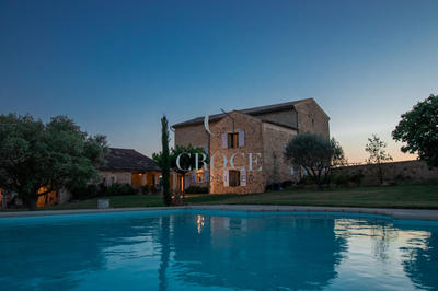 Mas - 500 m² - 13 pièces