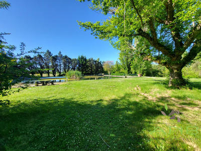 Maison - 240 m² - 9 pièces