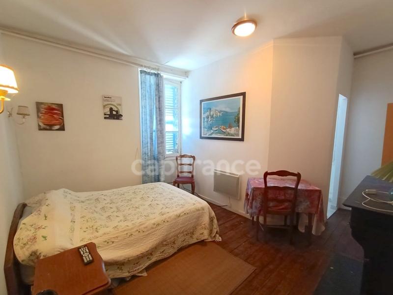 Maison - 370 m² - 13 pièces