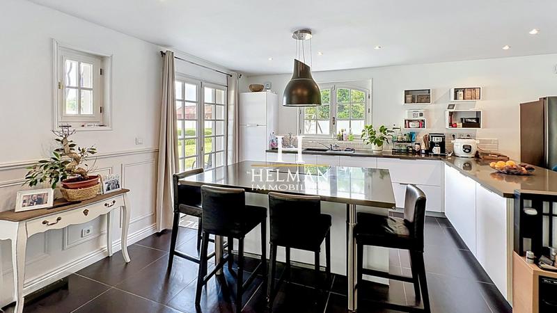 Maison - 344 m² - 12 pièces