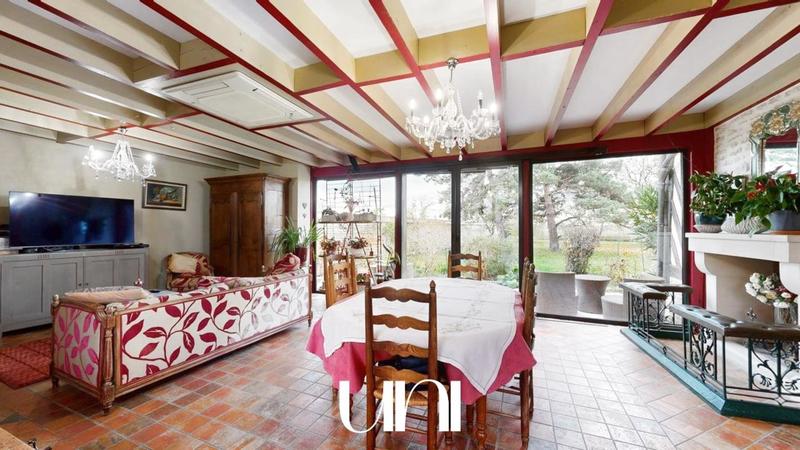 Maison - 220 m² - 8 pièces