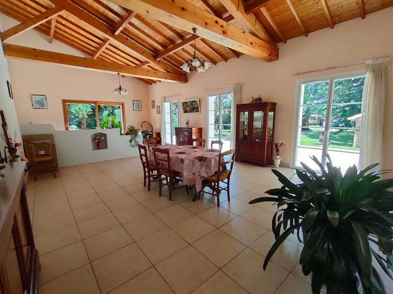 Maison - 192 m² - 6 pièces