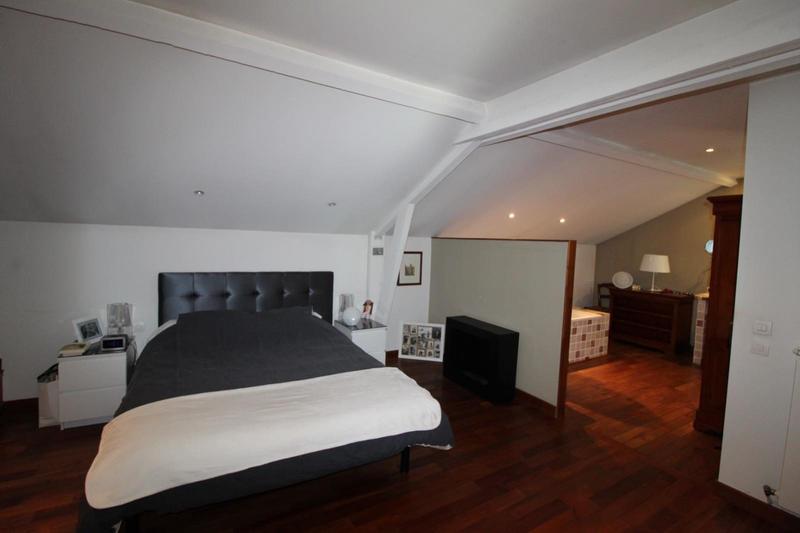 Villa - 216 m² - 9 pièces