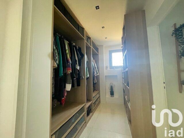 Maison - 290 m² - 9 pièces