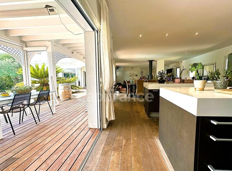 Maison d'architecte - 350 m² - 11 pièces