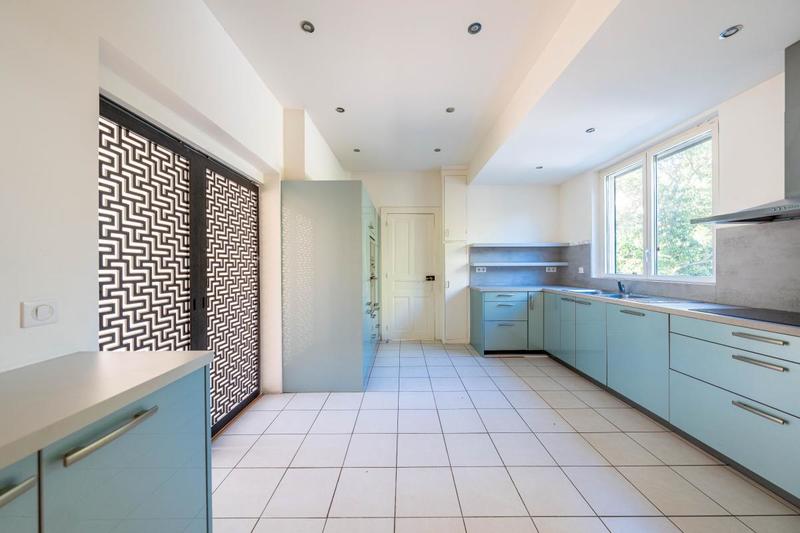 Maison - 201 m² - 7 pièces