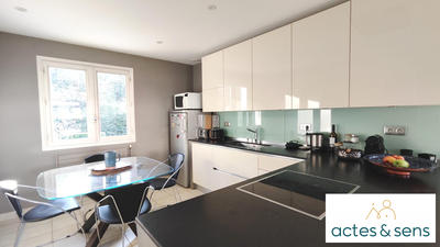 Maison - 215 m² - 10 pièces