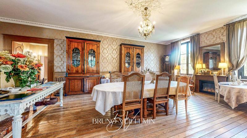 Demeure - 750 m² - 18 pièces