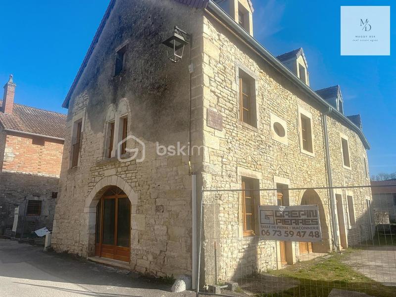 Propriété - 300 m² - 7 pièces