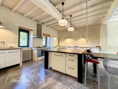 Maison traditionnelle - 500 m² - 12 pièces