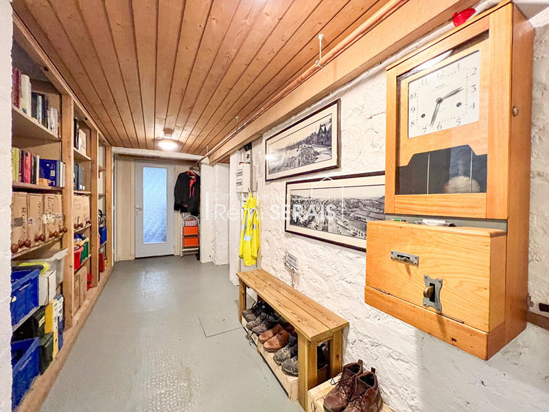 Maison - 248 m² - 9 pièces