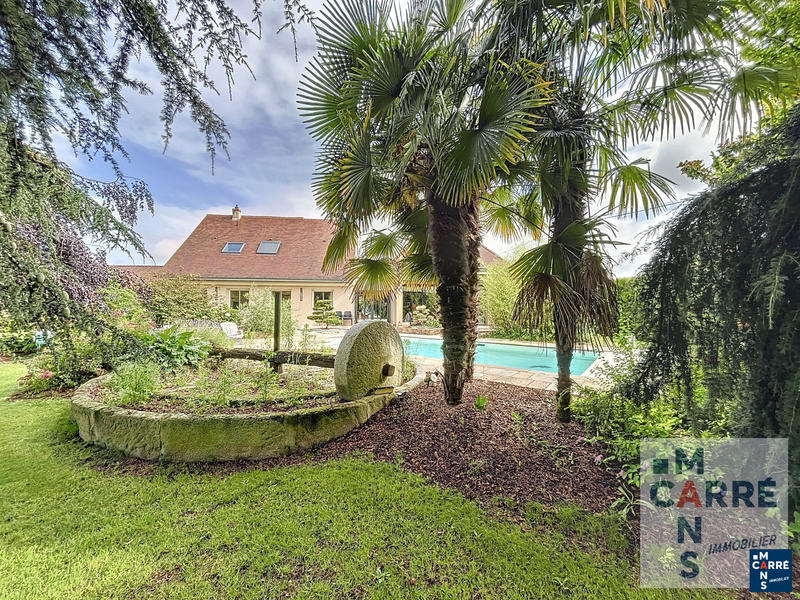 Maison traditionnelle - 275 m² - 7 pièces