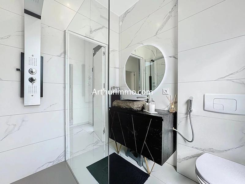 Maison - 235 m² - 8 pièces