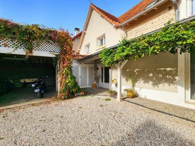 Maison en pierre - 241 m² - 9 pièces