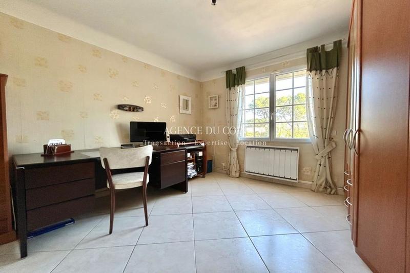 Maison traditionnelle - 180 m² - 7 pièces