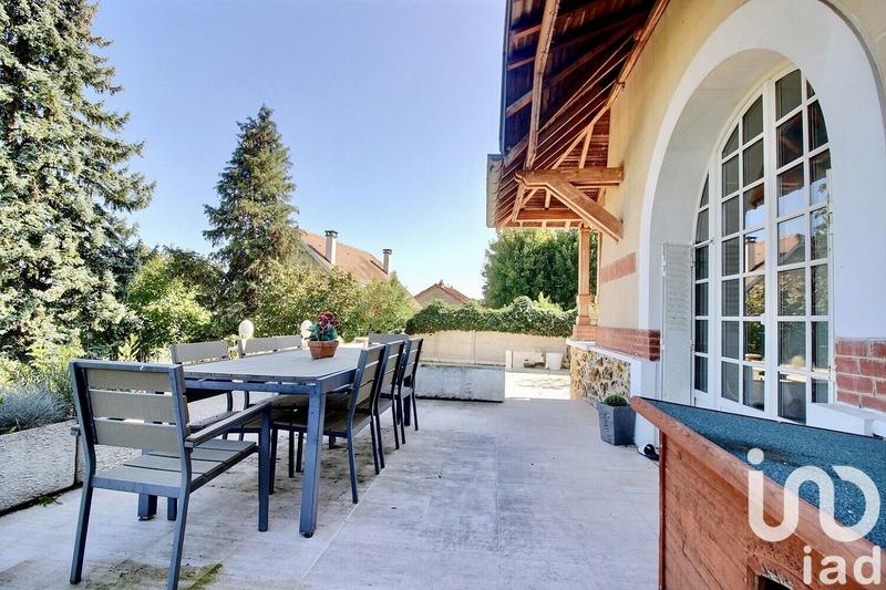 Maison - 200 m² - 7 pièces