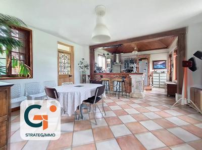 Maison - 200 m² - 7 pièces