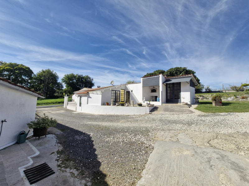 Maison - 247 m² - 10 pièces